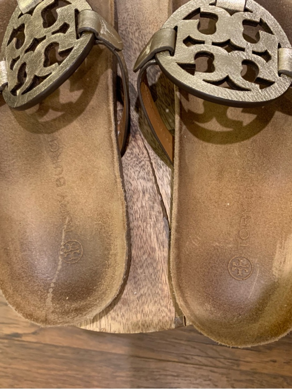 Tory Burch Metallic gold logo Thong Sandals - Picture 3 of 7